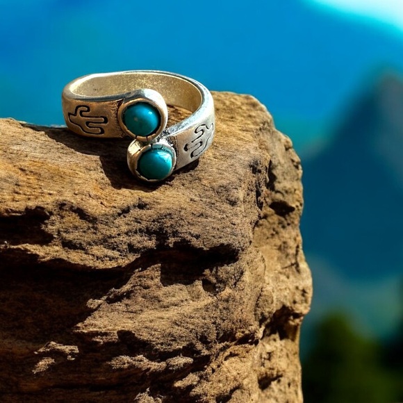 Turquoise and Silver Ring adjustable - Picture 2 of 4